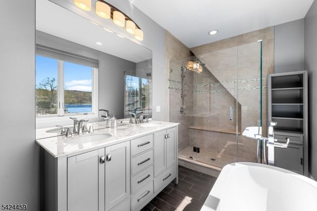 87 N Bertrand Rd, Mount Arlington Boro, NJ 07856