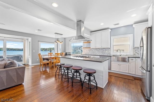 87 N Bertrand Rd, Mount Arlington Boro, NJ 07856