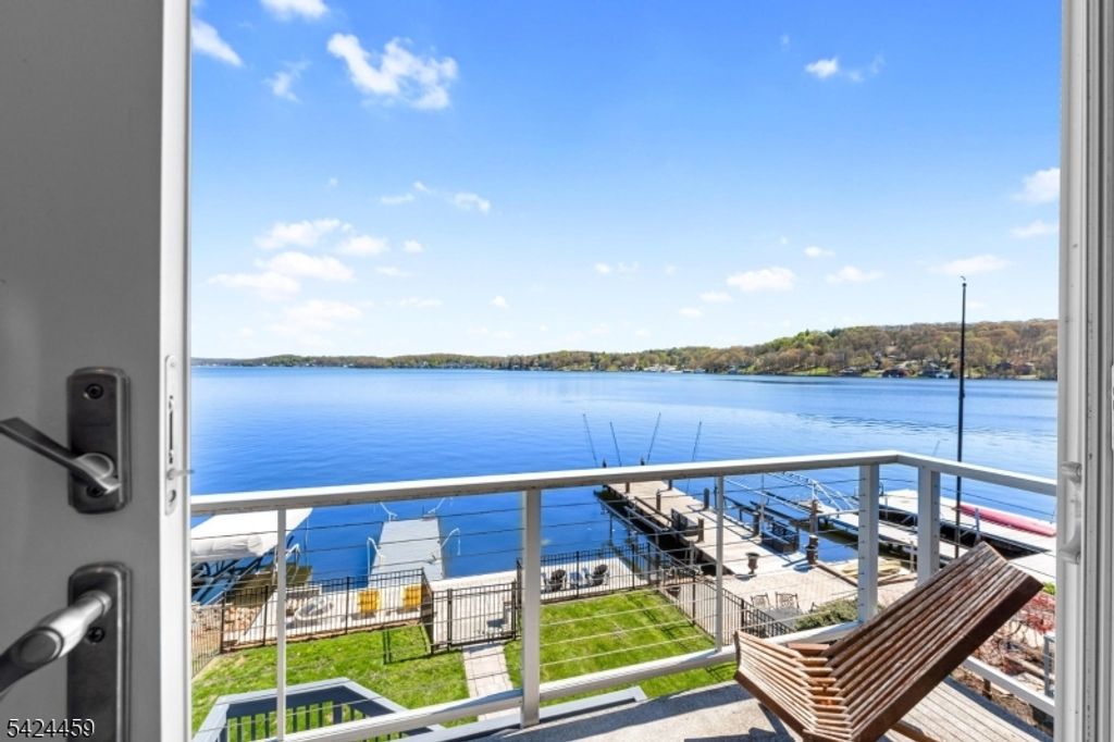 87 N Bertrand Rd, Mount Arlington Boro, NJ 07856