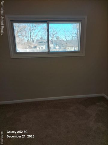 945 N Commerce Road N, Commerce Charter Township, MI 48382