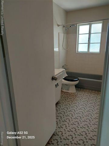 945 N Commerce Road N, Commerce Charter Township, MI 48382