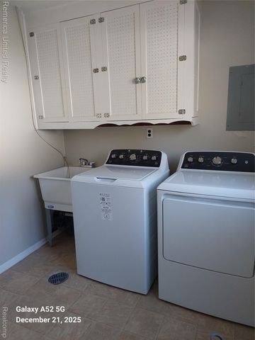 945 N Commerce Road N, Commerce Charter Township, MI 48382