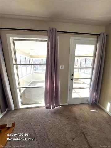 945 N Commerce Road N, Commerce Charter Township, MI 48382