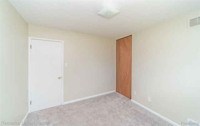 945 N Commerce Road N, Commerce Charter Township, MI 48382