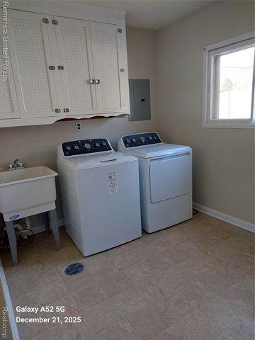 945 N Commerce Road N, Commerce Charter Township, MI 48382