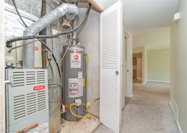 945 N Commerce Road N, Commerce Charter Township, MI 48382