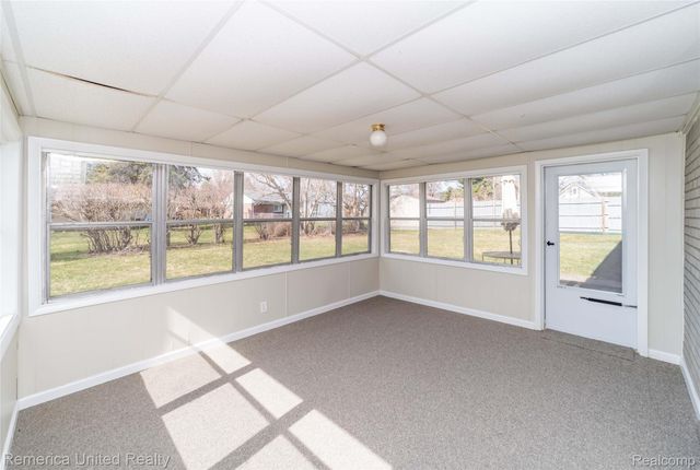 945 N Commerce Road N, Commerce Charter Township, MI 48382