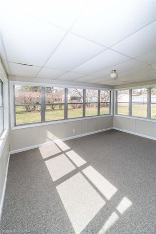 945 N Commerce Road N, Commerce Charter Township, MI 48382