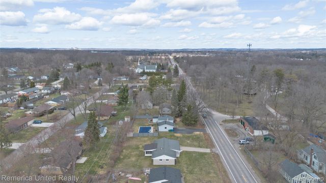 945 N Commerce Road N, Commerce Charter Township, MI 48382