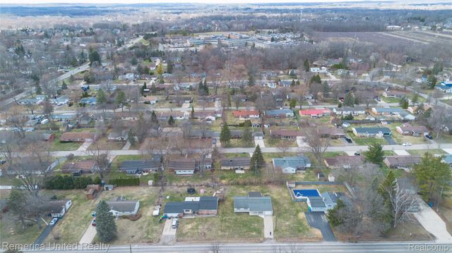 945 N Commerce Road N, Commerce Charter Township, MI 48382