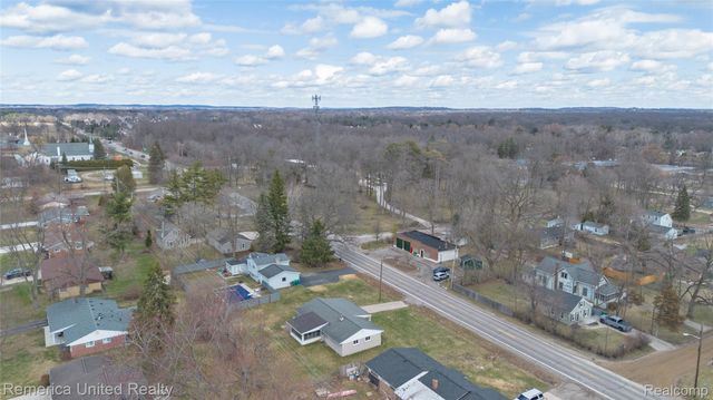 945 N Commerce Road N, Commerce Charter Township, MI 48382