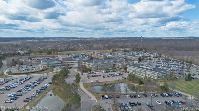 945 N Commerce Road N, Commerce Charter Township, MI 48382