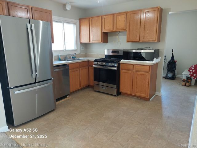 945 N Commerce Road N, Commerce Charter Township, MI 48382