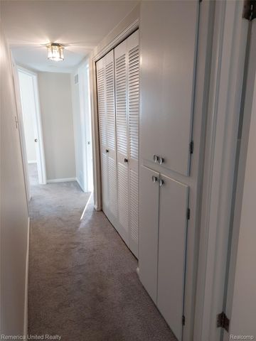 945 N Commerce Road N, Commerce Charter Township, MI 48382