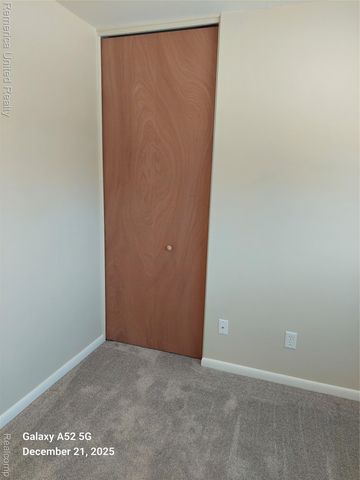 945 N Commerce Road N, Commerce Charter Township, MI 48382