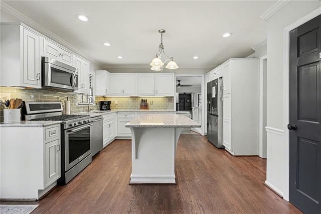 7070 Glenridge Drive, Atlanta, GA 30328