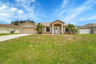 933 SE Caravan Avenue, Port St Lucie, FL 34983