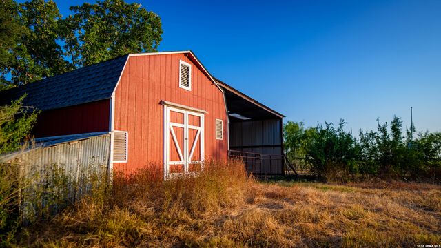 13407 FM 1346, St Hedwig, TX 78152