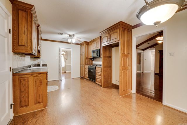 6 Club Road, Jacksonville, AR 72076