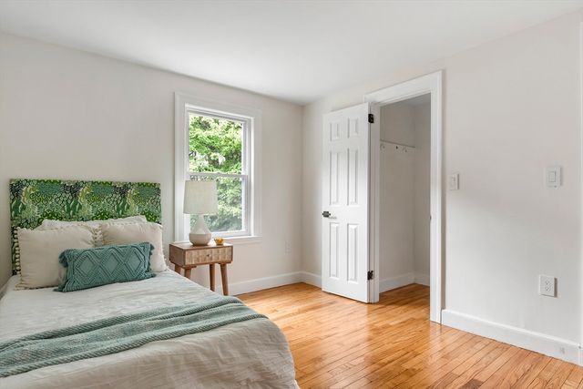 34 School House Ln, Billerica, MA 01821