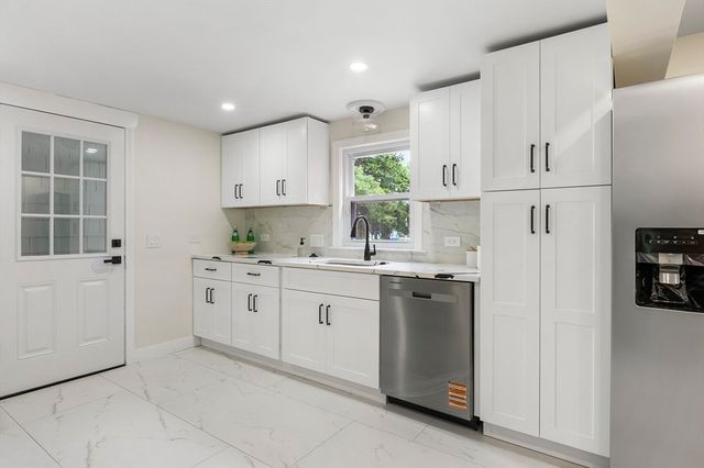 34 School House Ln, Billerica, MA 01821