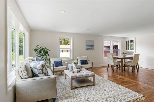 34 School House Ln, Billerica, MA 01821