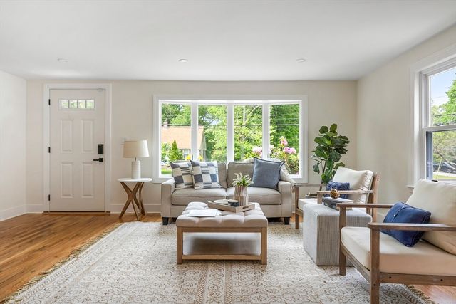 34 School House Ln, Billerica, MA 01821