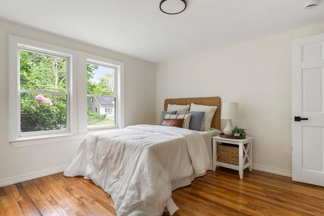 34 School House Ln, Billerica, MA 01821