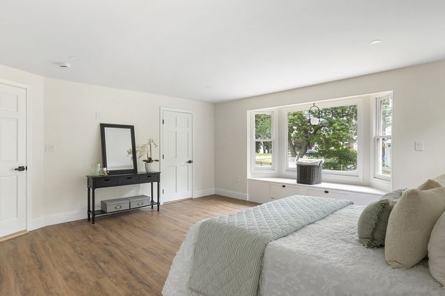 34 School House Ln, Billerica, MA 01821