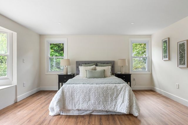 34 School House Ln, Billerica, MA 01821