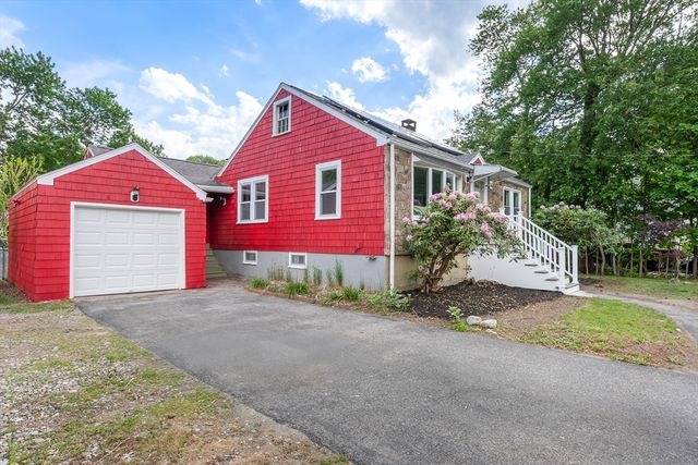 34 School House Ln, Billerica, MA 01821