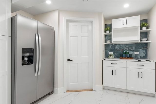 34 School House Ln, Billerica, MA 01821