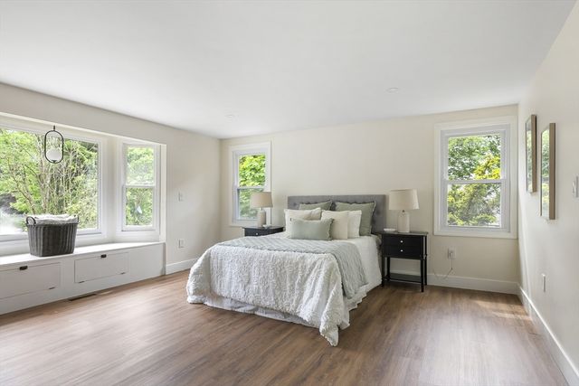 34 School House Ln, Billerica, MA 01821