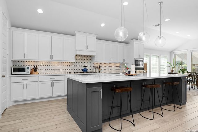 1713 FIELD BRK, Seguin, TX 78155