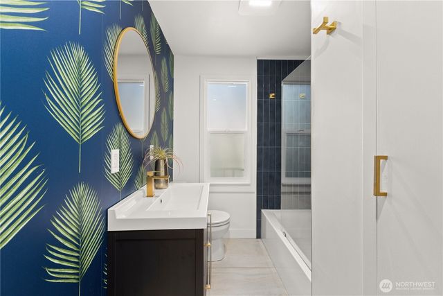 3235 W Viewmont Way W, Seattle, WA 98199