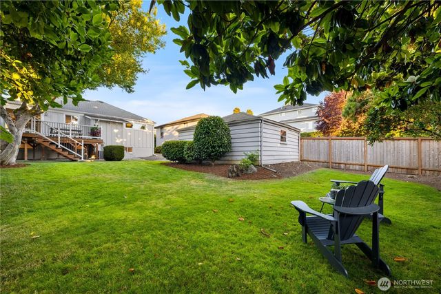 3235 W Viewmont Way W, Seattle, WA 98199