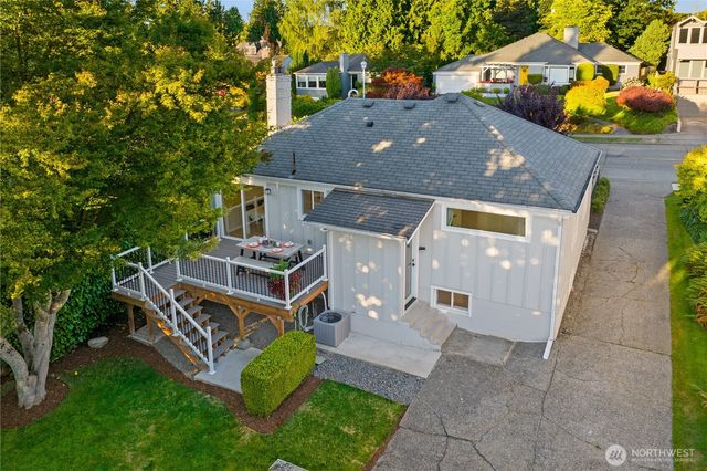 3235 W Viewmont Way W, Seattle, WA 98199