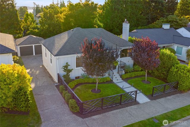 3235 W Viewmont Way W, Seattle, WA 98199