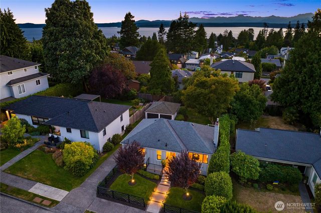 3235 W Viewmont Way W, Seattle, WA 98199