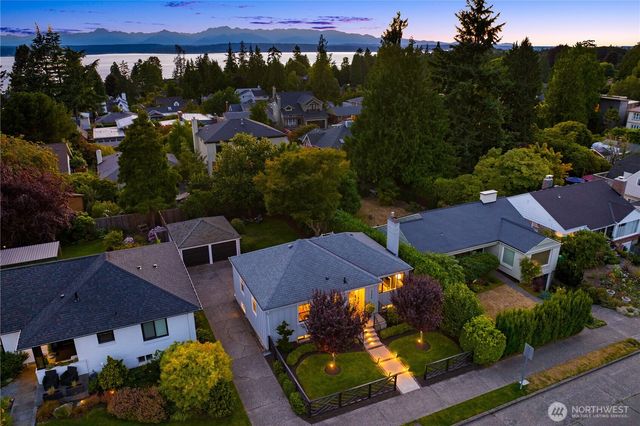 3235 W Viewmont Way W, Seattle, WA 98199