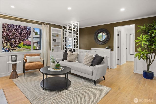3235 W Viewmont Way W, Seattle, WA 98199