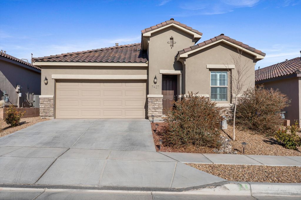 7427 Sandmark Road NW, Albuquerque, NM 87114