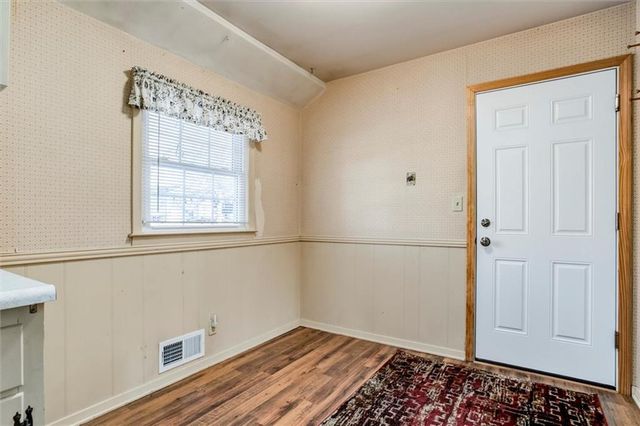 8819 W 88th Street, Overland Park, KS 66212