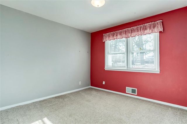 8819 W 88th Street, Overland Park, KS 66212