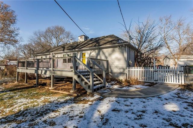 8819 W 88th Street, Overland Park, KS 66212