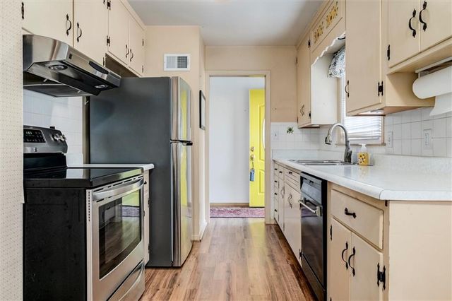 8819 W 88th Street, Overland Park, KS 66212