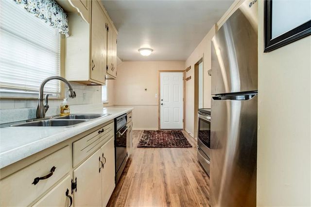 8819 W 88th Street, Overland Park, KS 66212