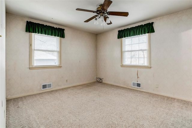 8819 W 88th Street, Overland Park, KS 66212