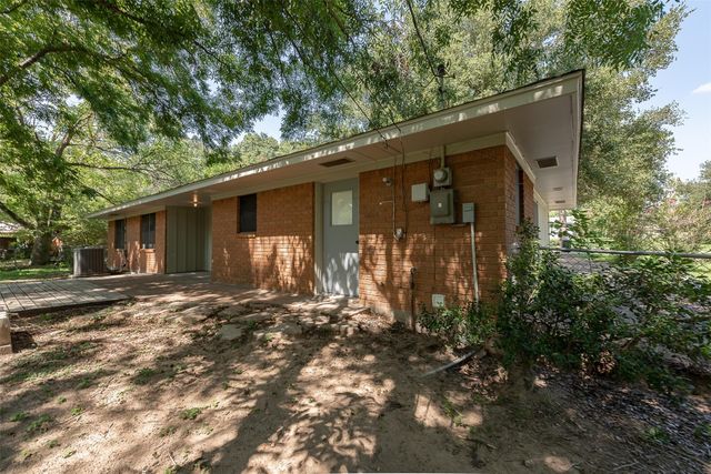 504 Redbud Street, Caldwell, TX 77836