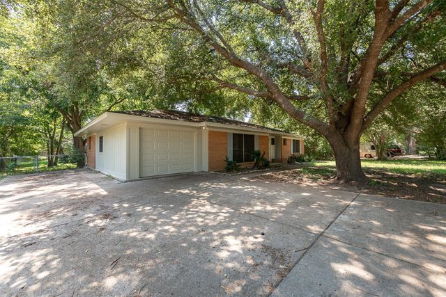 504 Redbud Street, Caldwell, TX 77836